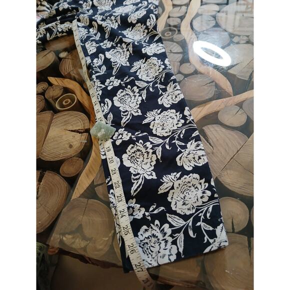 GAP Signature Skinny Ankle Khaki Black White All Over Floral Pants Size 8 - Picture 8 of 11